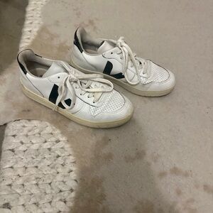 Women’s Veja Sneakers Size 6